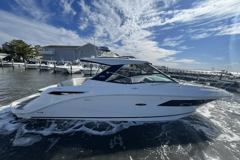 Slide: The Image of Sea Ray 320 Sundancer 2024 - 2