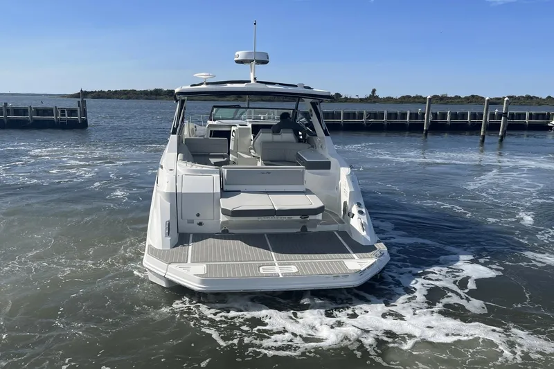 Slide: The Image of Sea Ray 320 Sundancer 2024 - 20