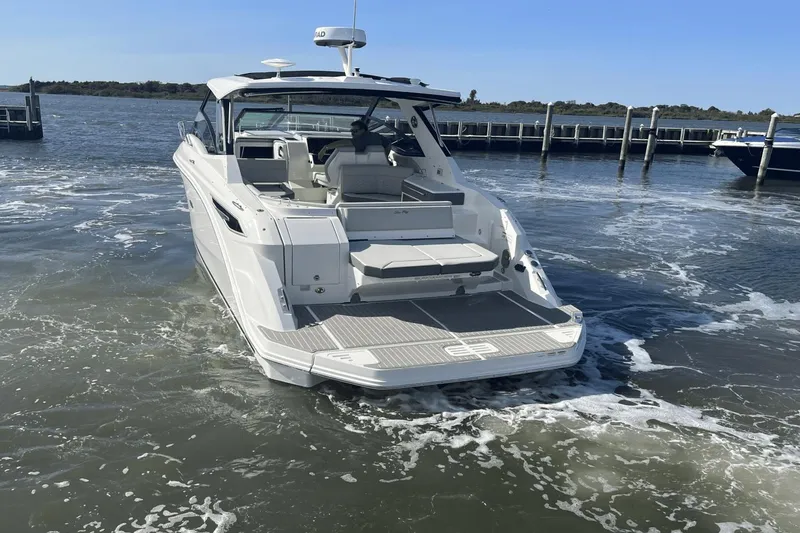 Slide: The Image of Sea Ray 320 Sundancer 2024 - 21