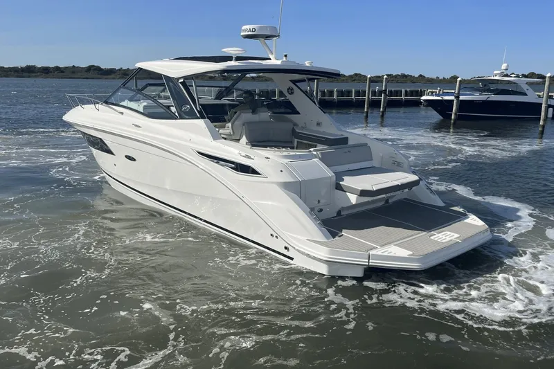Slide: The Image of Sea Ray 320 Sundancer 2024 - 23