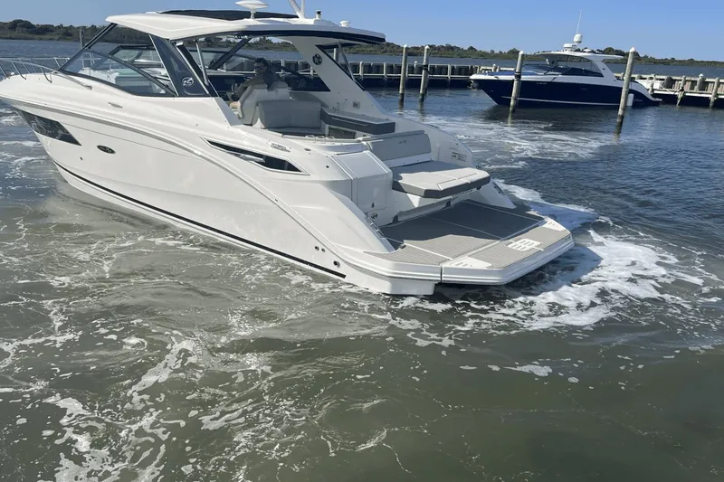Slide: The Image of Sea Ray 320 Sundancer 2024 - 24