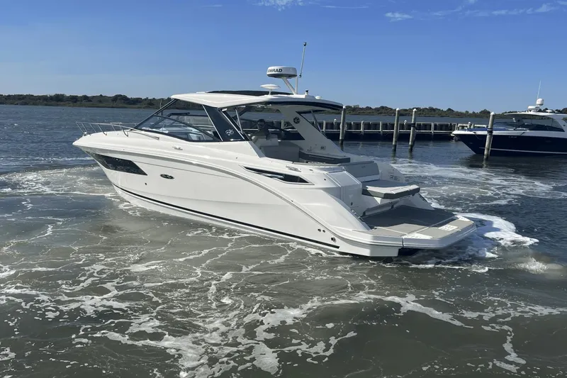 Slide: The Image of Sea Ray 320 Sundancer 2024 - 25