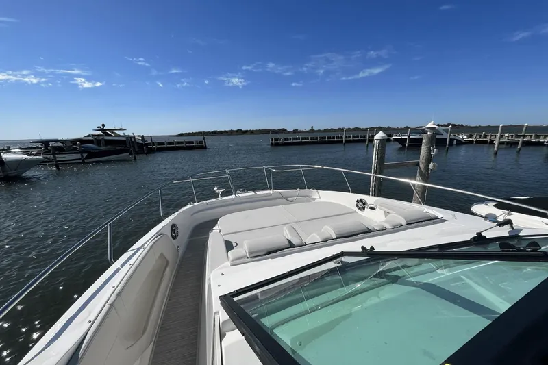 Slide: The Image of Sea Ray 320 Sundancer 2024 - 41