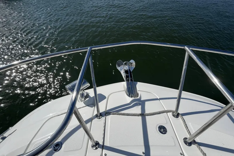 Slide: The Image of Sea Ray 320 Sundancer 2024 - 44