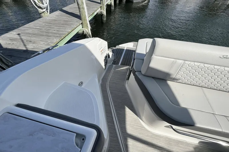 Slide: The Image of Sea Ray 320 Sundancer 2024 - 59