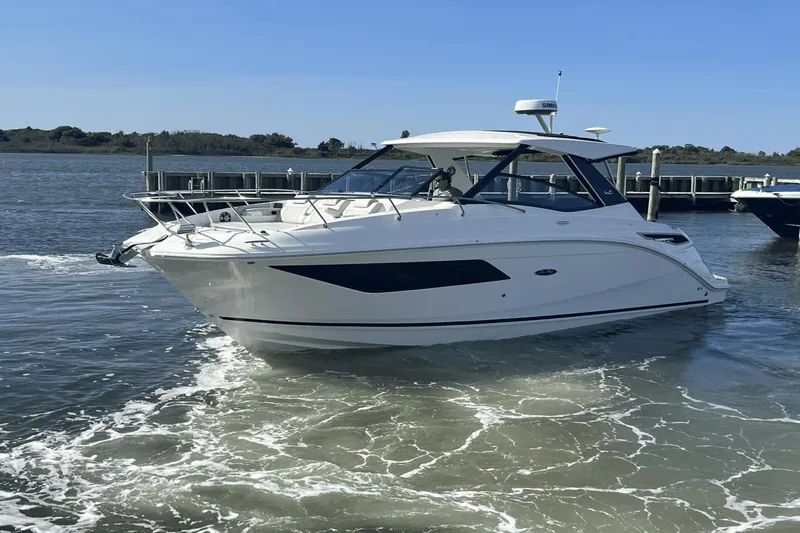 Slide: The Image of Sea Ray 320 Sundancer 2024 - 6