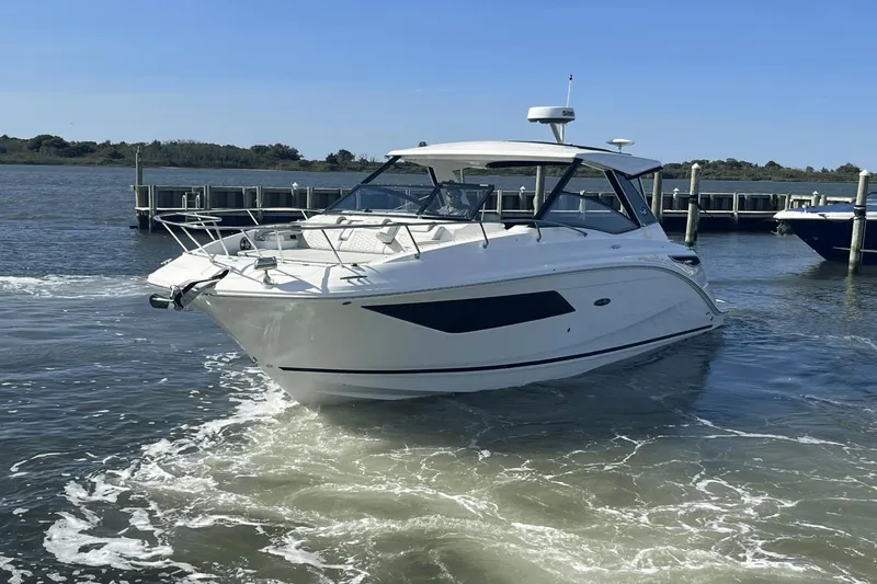 Slide: The Image of Sea Ray 320 Sundancer 2024 - 7