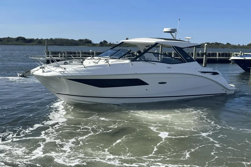 Slide: The Image of Sea Ray 320 Sundancer 2024 - 8