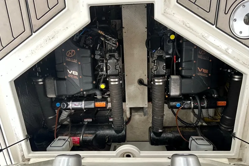 Slide: The Image of Cruisers Yachts 3870 Express 2000 - 87