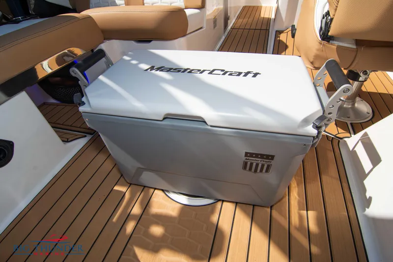 Slide: The Image of MasterCraft X24 2023 - 60