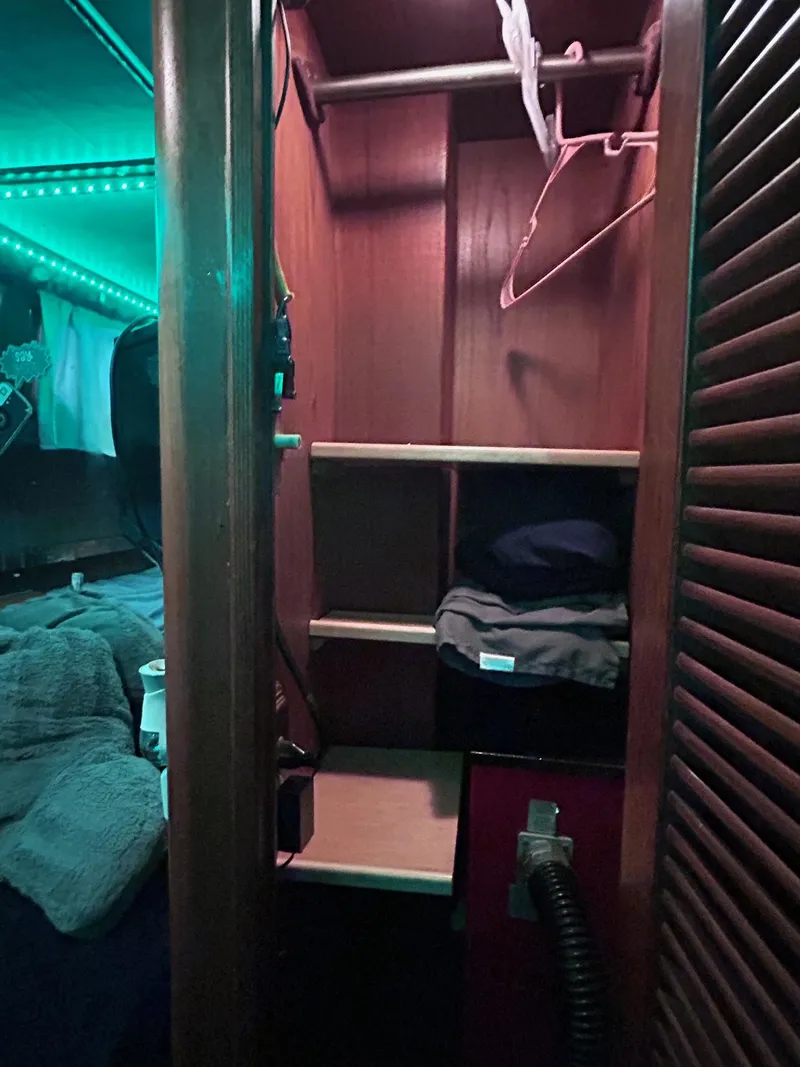 Slide: The Image of Hanging locker guest - 43