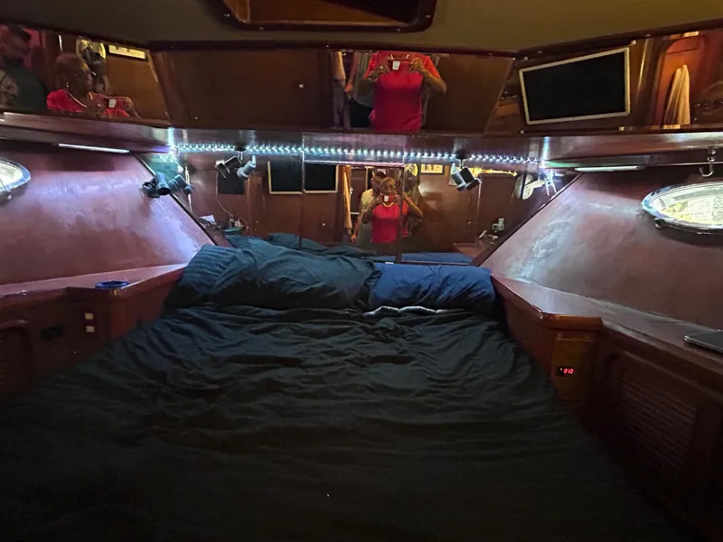 Slide: The Image of VIP berth - 46