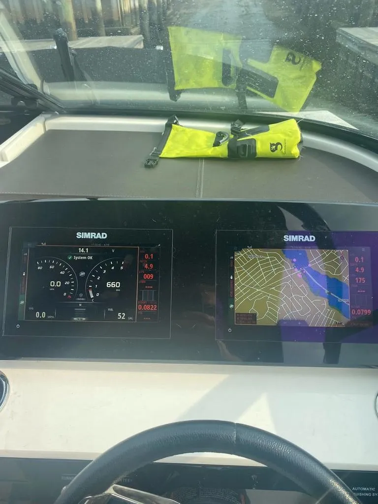 Slide: The Image of Simrad displays on Sea Ray SLX 250 boat, year 2020. - 5