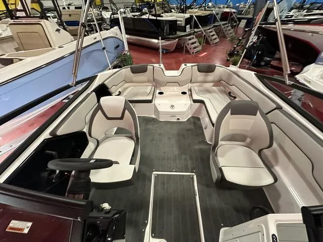 Slide: The Image of 2024 Yamaha Boats SX190 interior view at a boat show. - 10