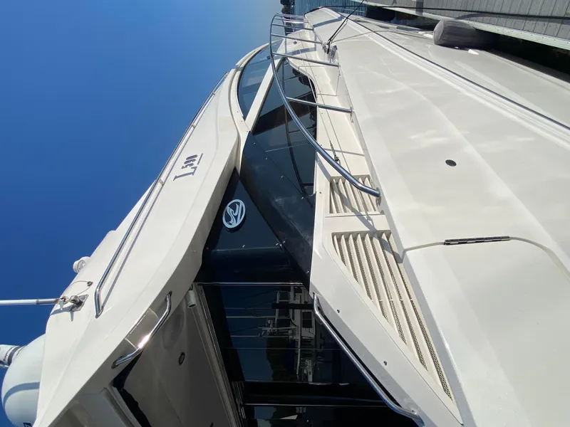 Slide: The Image of 2017 Sea Ray L590 - 10