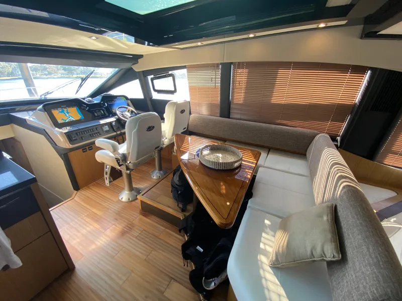 Slide: The Image of Helm dinette - 15