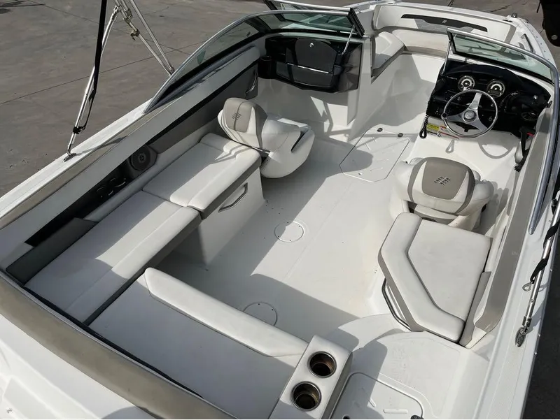 Slide: The Image of Four Winns HD 200 OB 2020 - 10