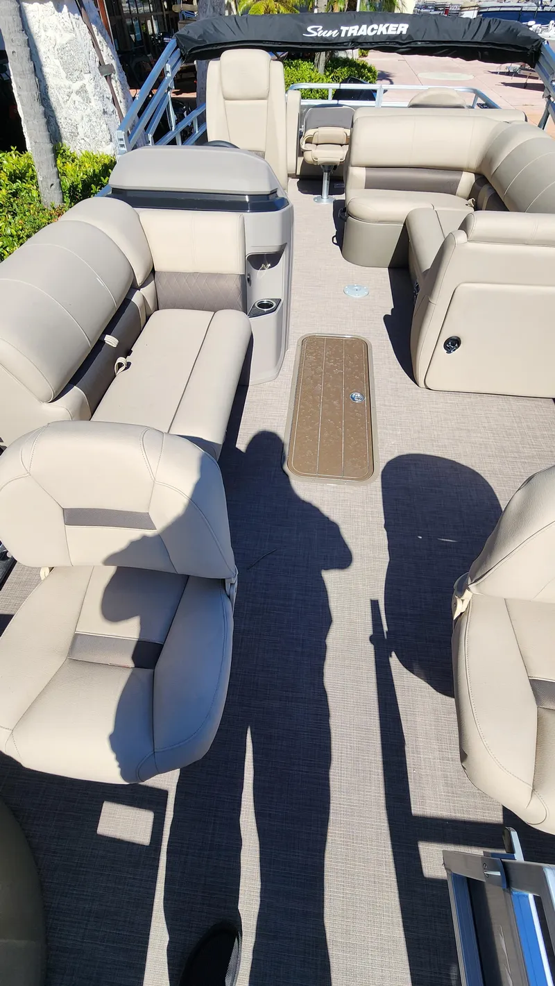 Slide: The Image of Sun Tracker Fishin' Barge 22 XP3 2024 - 82