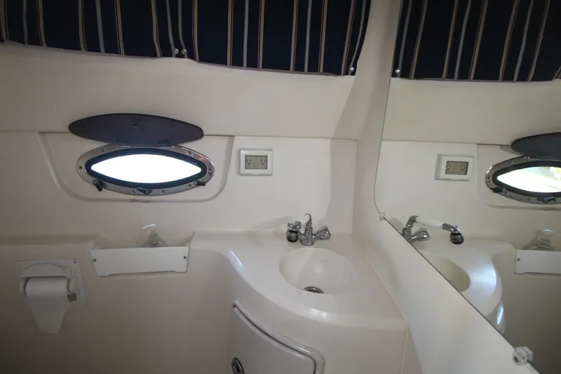 Slide: The Image of Regal 2565 Window Express 2007 - 20