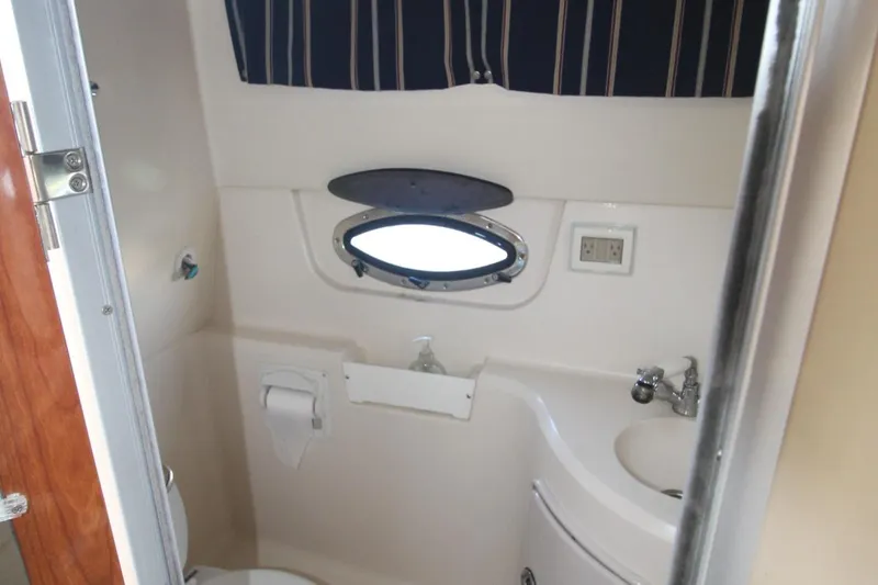 Slide: The Image of Regal 2565 Window Express 2007 - 28