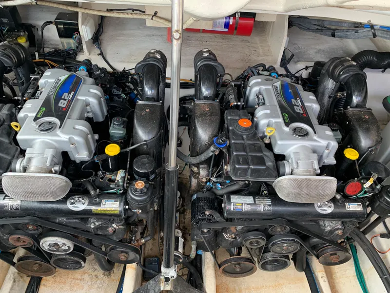 Slide: The Image of Sea Ray Sundancer 370 2012 - 61