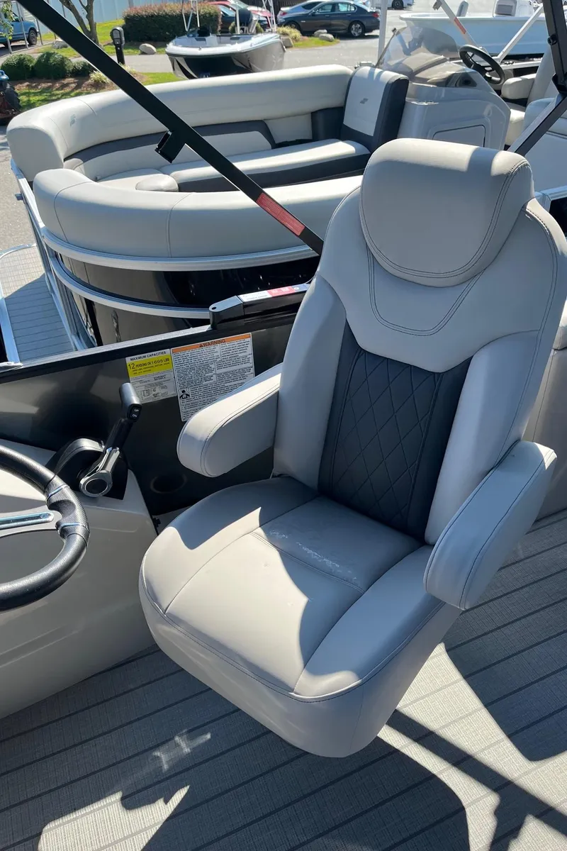 Slide: The Image of 2024 Starcraft SLS 3 Q DH boat interior with captain's chair. - 14