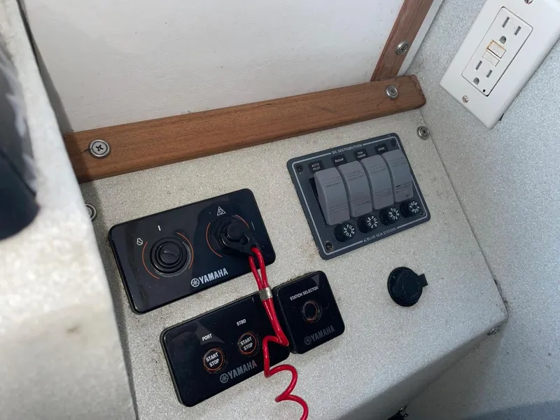 Slide: The Image of Control panel of a 2010 Glacier Craft Custom Aluminum boat with Yamaha switches. - 42