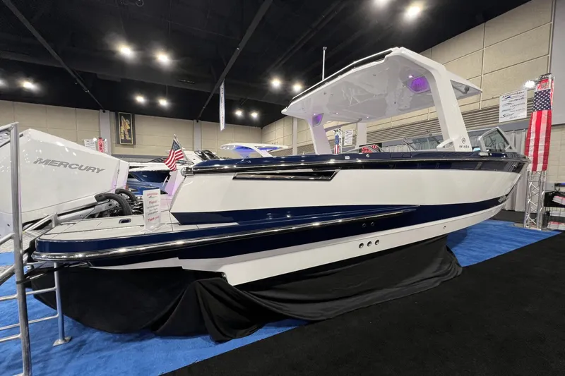Slide: The Image of Aviara AV32 Outboard 2024 - 1