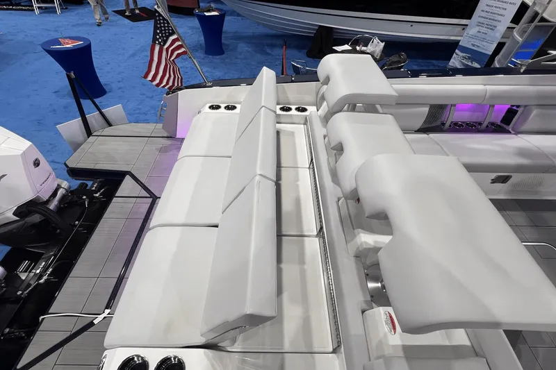 Slide: The Image of Aviara AV32 Outboard 2024 - 10