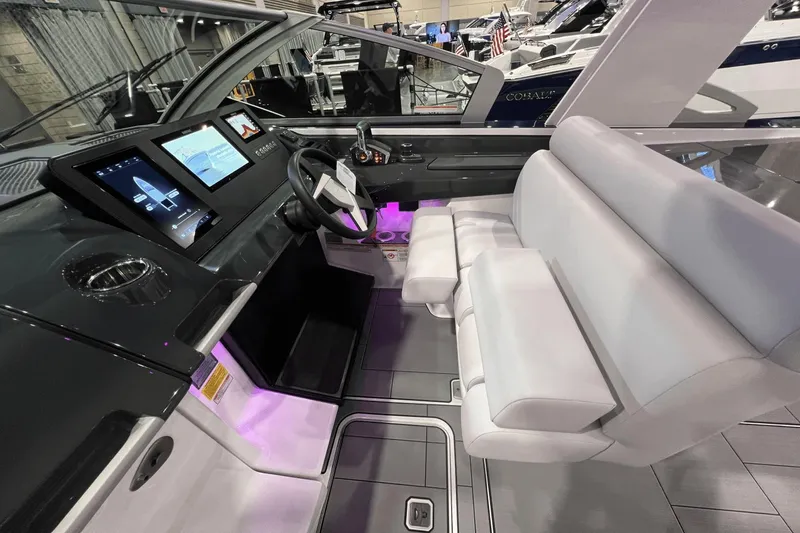 Slide: The Image of Aviara AV32 Outboard 2024 - 18