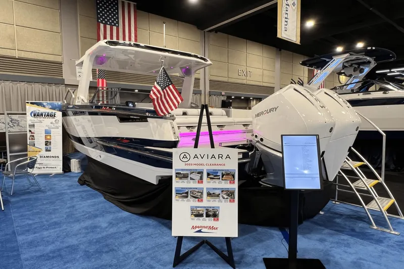 Slide: The Image of Aviara AV32 Outboard 2024 - 2