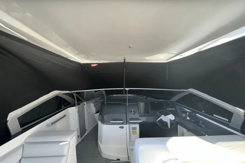 Slide: The Image of Aviara AV32 Outboard 2024 - 34