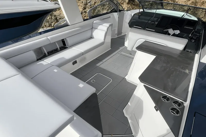 Slide: The Image of Aviara AV32 Outboard 2024 - 47