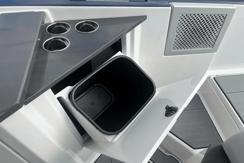 Slide: The Image of Aviara AV32 Outboard 2024 - 49