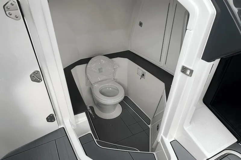 Slide: The Image of Aviara AV32 Outboard 2024 - 56