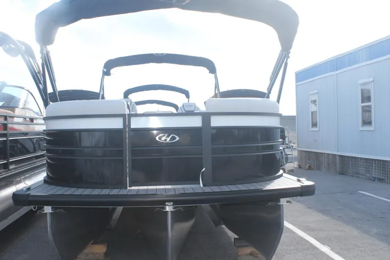 Slide: The Image of Harris Sunliner 250 2024 - 2