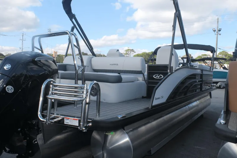 Slide: The Image of Harris Sunliner 250 2024 - 5