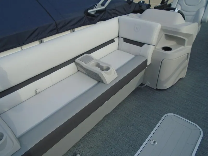 Slide: The Image of Godfrey Sweetwater 2486 SFL GTP 27 in. Center Tube Package 2024 - 11