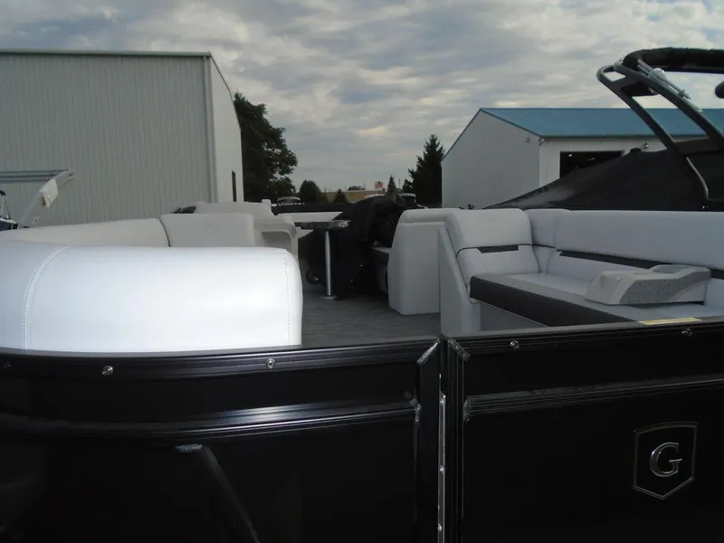 Slide: The Image of Godfrey Sweetwater 2486 SFL GTP 27 in. Center Tube Package 2024 - 14