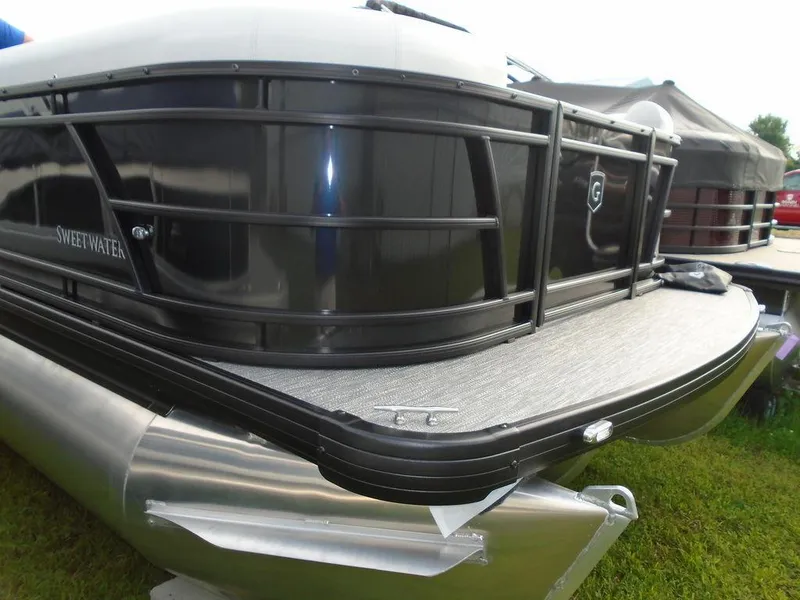 Slide: The Image of Godfrey Sweetwater 2486 SFL GTP 27 in. Center Tube Package 2024 - 15