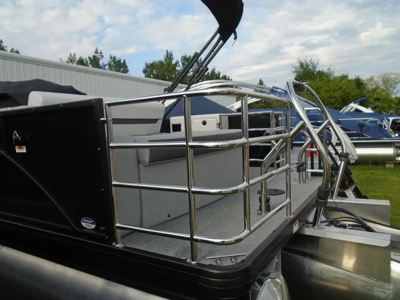 Slide: The Image of Godfrey Sweetwater 2486 SFL GTP 27 in. Center Tube Package 2024 - 16