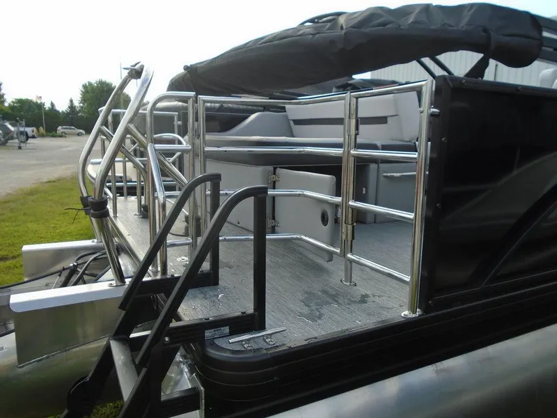 Slide: The Image of Godfrey Sweetwater 2486 SFL GTP 27 in. Center Tube Package 2024 - 17