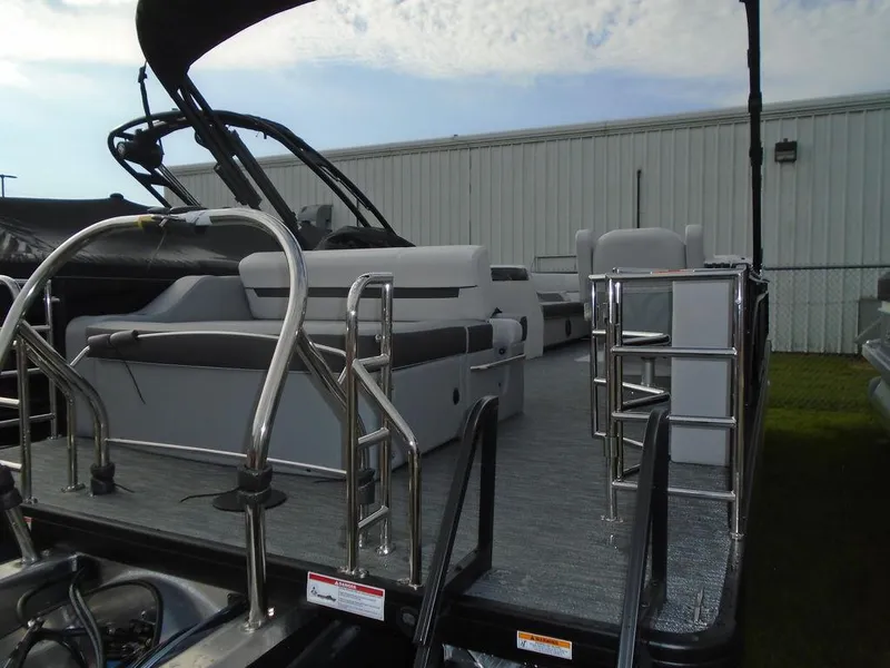 Slide: The Image of Godfrey Sweetwater 2486 SFL GTP 27 in. Center Tube Package 2024 - 18