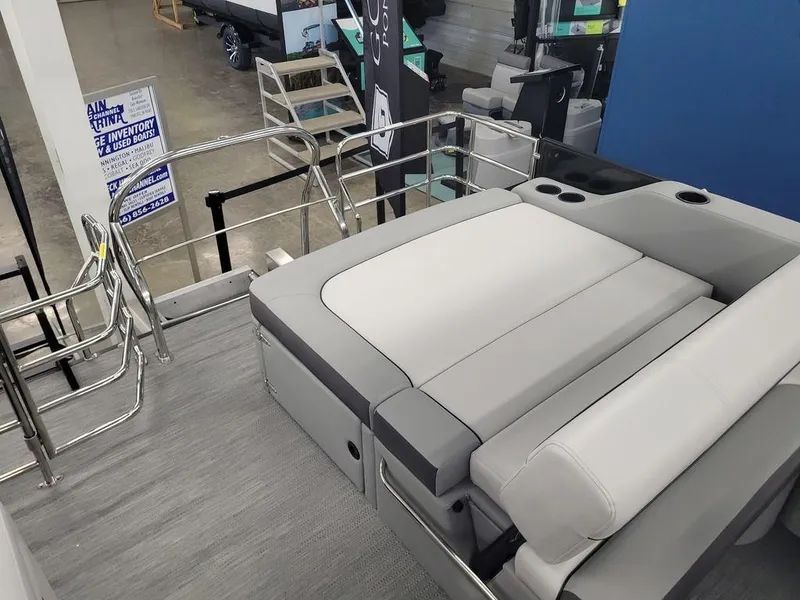 Slide: The Image of Godfrey Sweetwater 2486 SFL GTP 27 in. Center Tube Package 2024 - 3