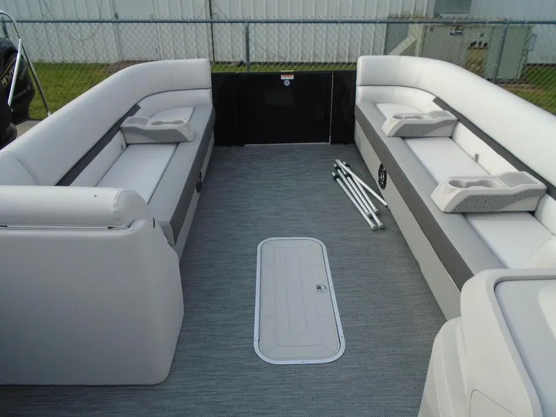 Slide: The Image of Godfrey Sweetwater 2486 SFL GTP 27 in. Center Tube Package 2024 - 9