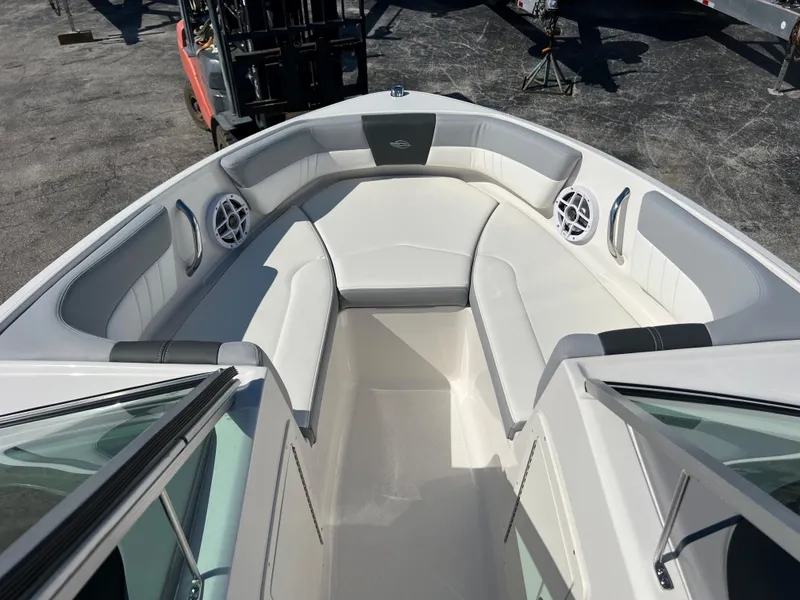 Slide: The Image of 2024 Chaparral 19 SSi boat with spacious bow seating area. - 9