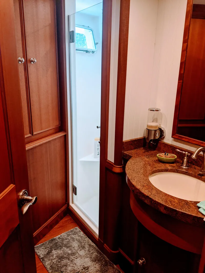 Slide: The Image of Crew Head/Shower - 33