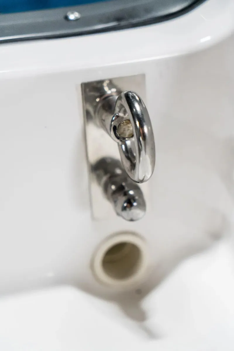 Slide: The Image of Edgewater 158CS 2024 - 10