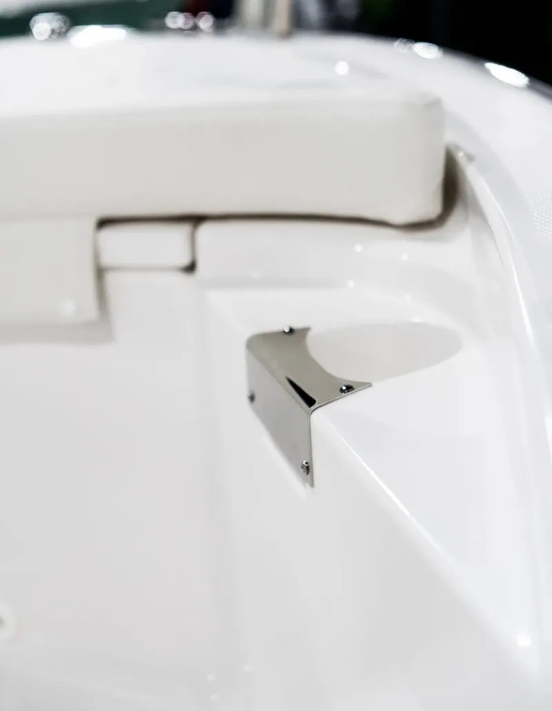 Slide: The Image of Edgewater 158CS 2024 - 12