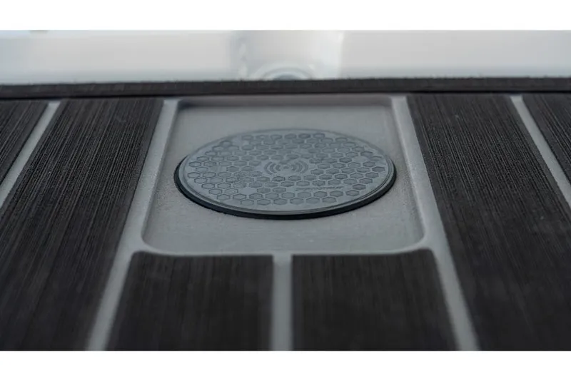 Slide: The Image of Boston Whaler 280 Dauntless 2024 - 65